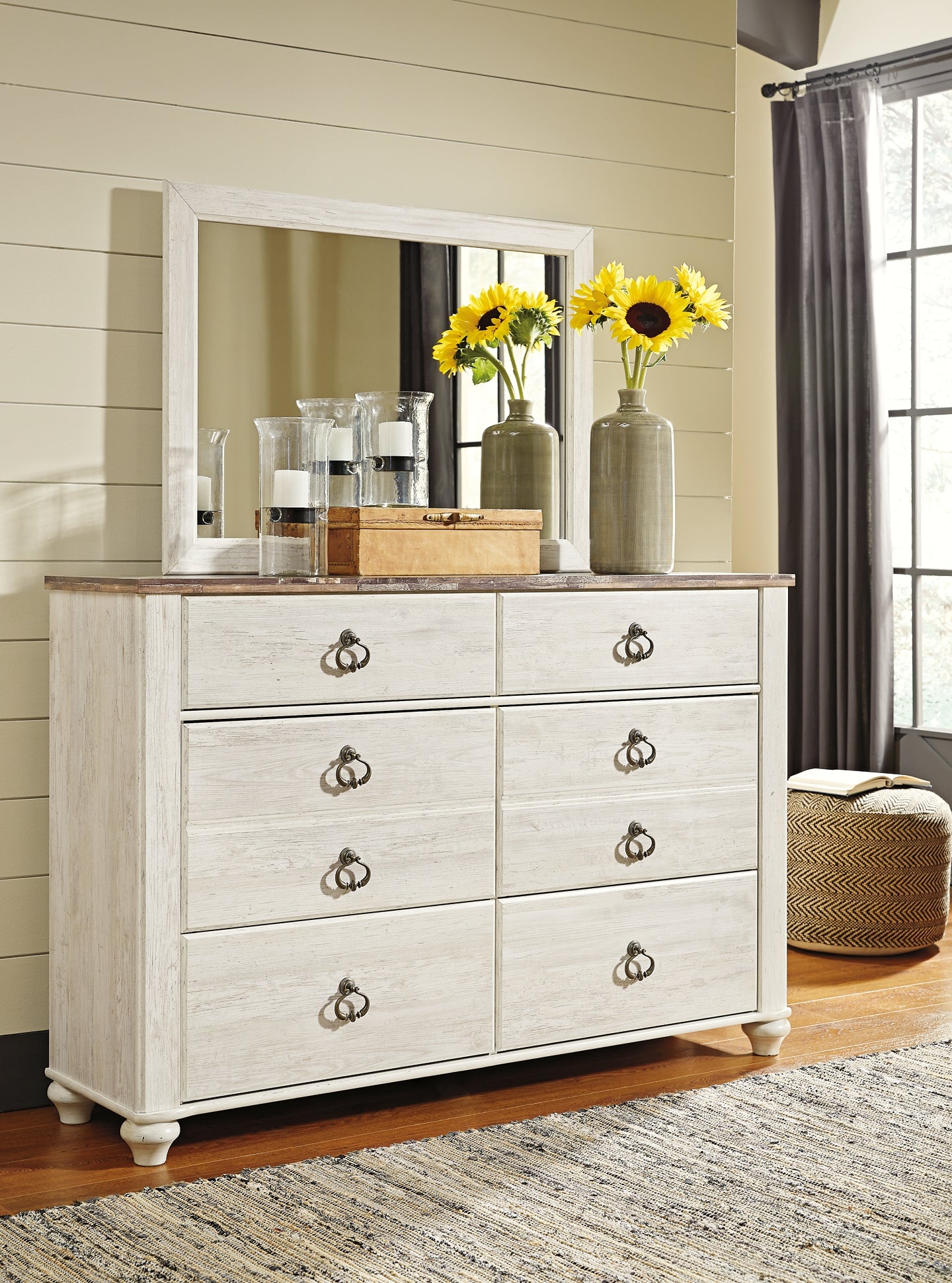 Willowton Queen Panel Bed with Mirrored Dresser and Nightstand