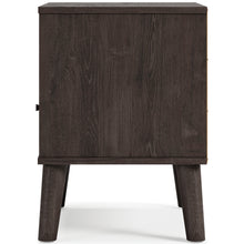 Load image into Gallery viewer, Piperton Queen Panel Headboard with Dresser and 2 Nightstands
