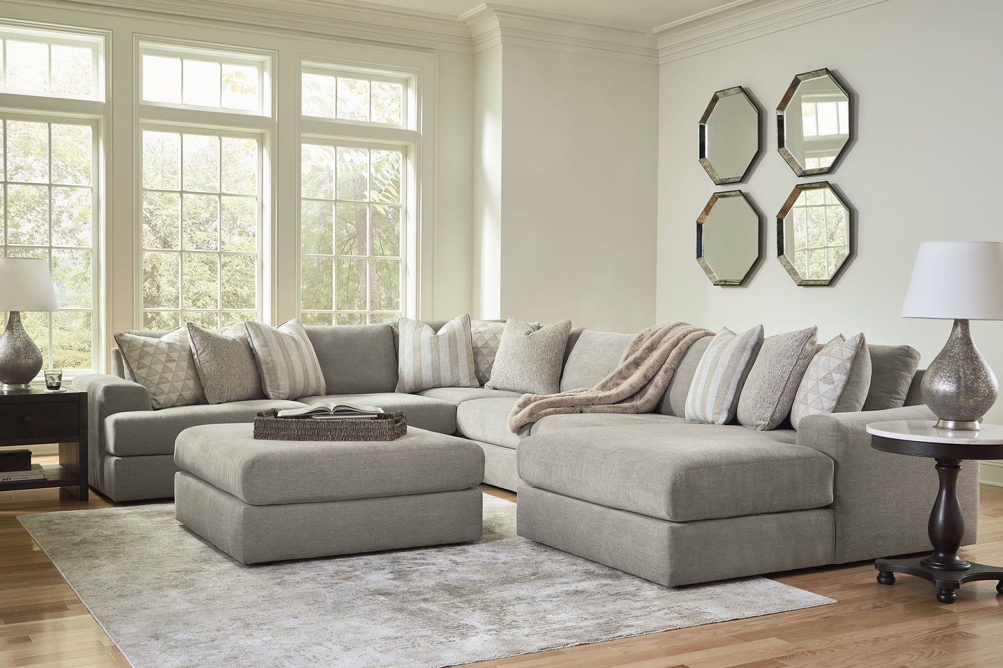 Avaliyah 6-Piece Sectional with Ottoman